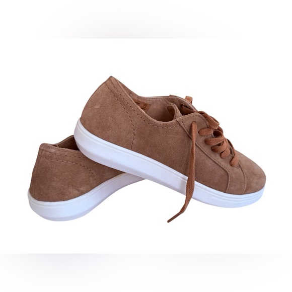 Portland Suede Leather LOW TOP Taupe
STREET SNEAKER Women’s Size 36.5 or 6 - Picture 7 of 9